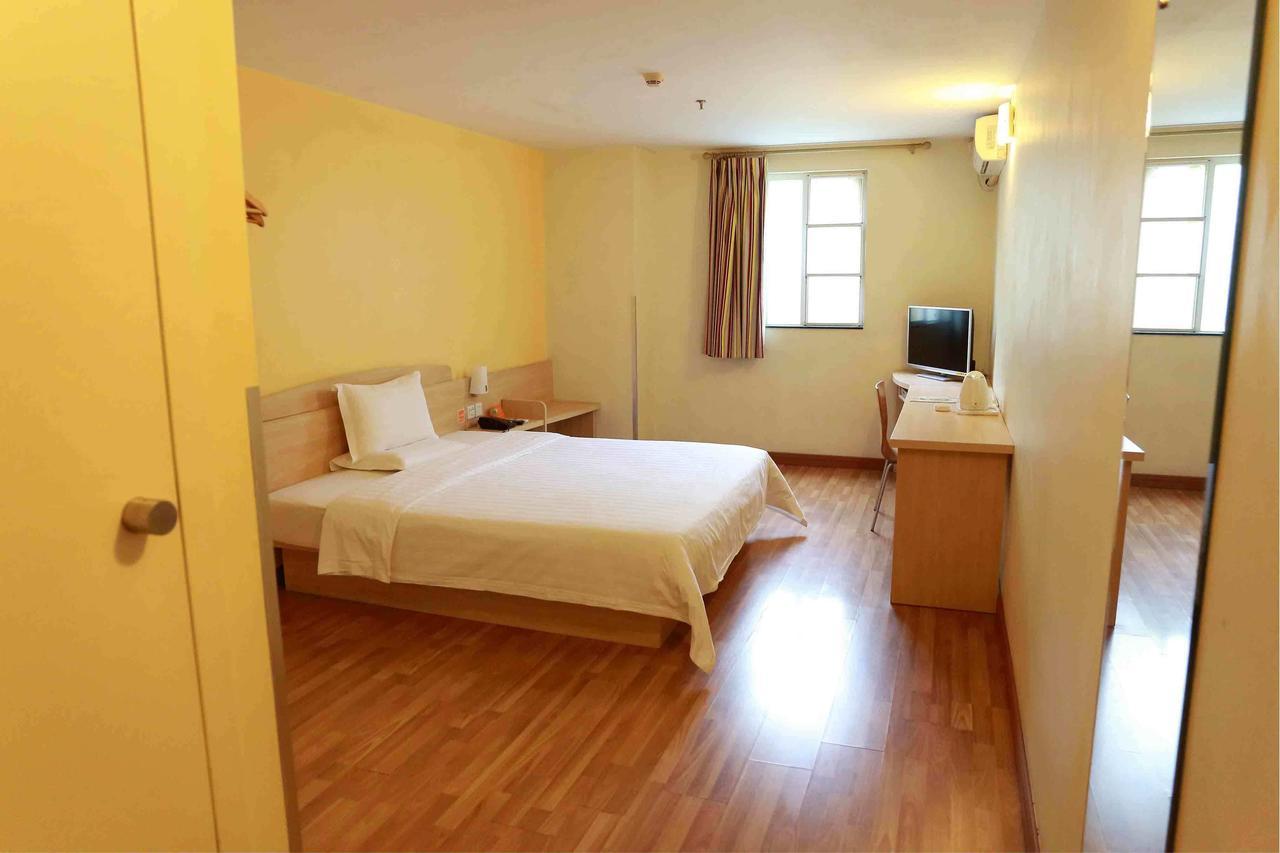 7Days Inn Xianning Hot Spring Pedestrian Street Shopping Park 外观 照片