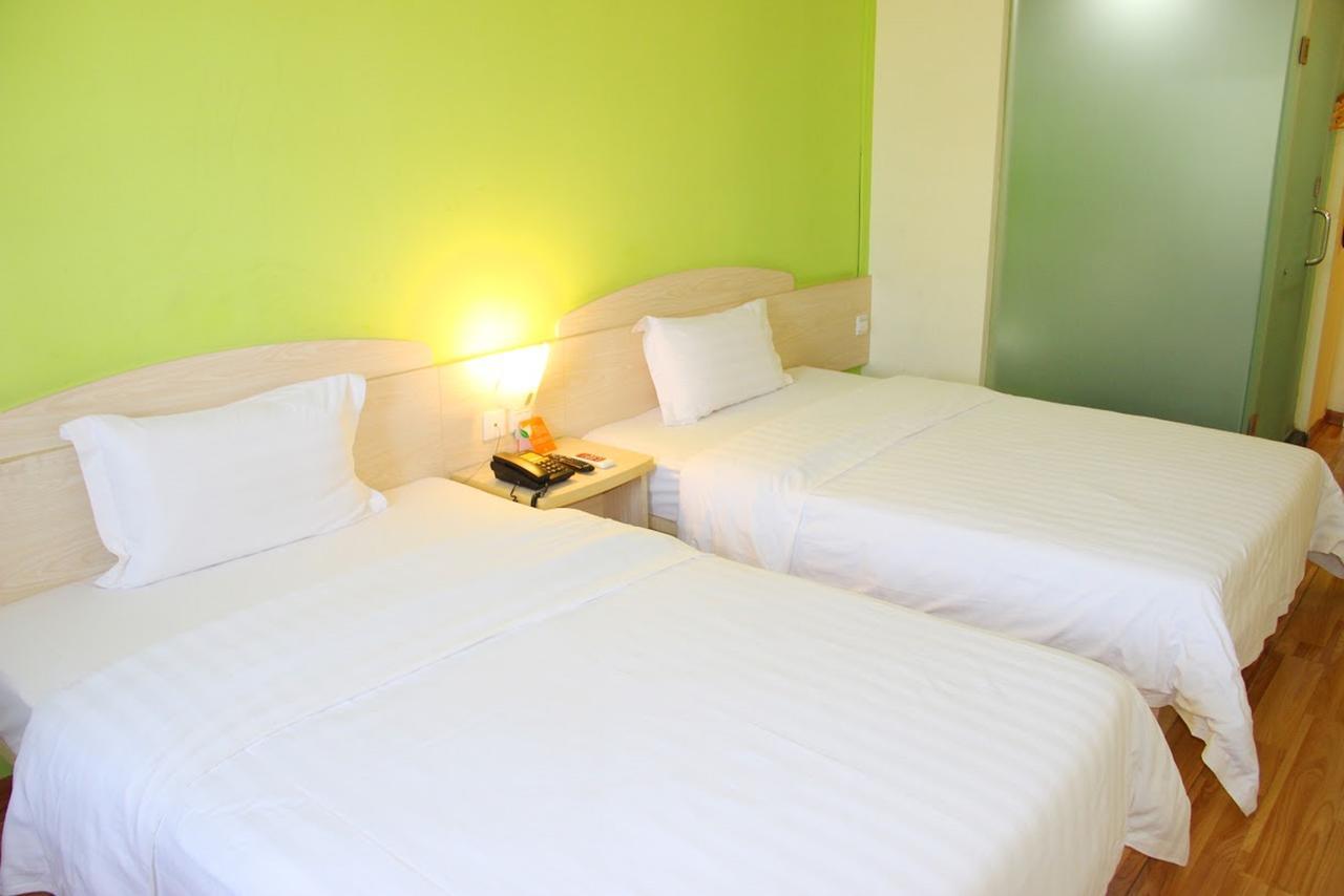 7Days Inn Xianning Hot Spring Pedestrian Street Shopping Park 外观 照片