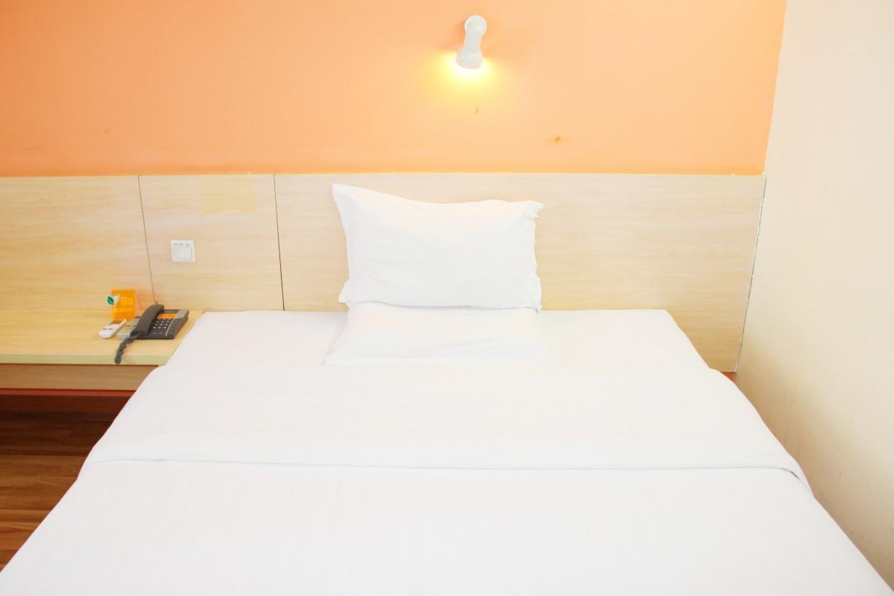 7Days Inn Xianning Hot Spring Pedestrian Street Shopping Park 外观 照片