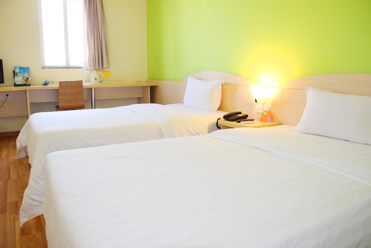 7Days Inn Xianning Hot Spring Pedestrian Street Shopping Park 外观 照片