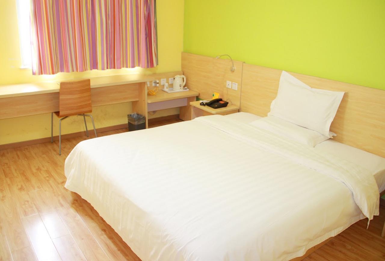 7Days Inn Xianning Hot Spring Pedestrian Street Shopping Park 外观 照片